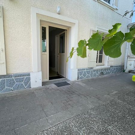 Le Logis De La Place Туар Екстериор снимка
