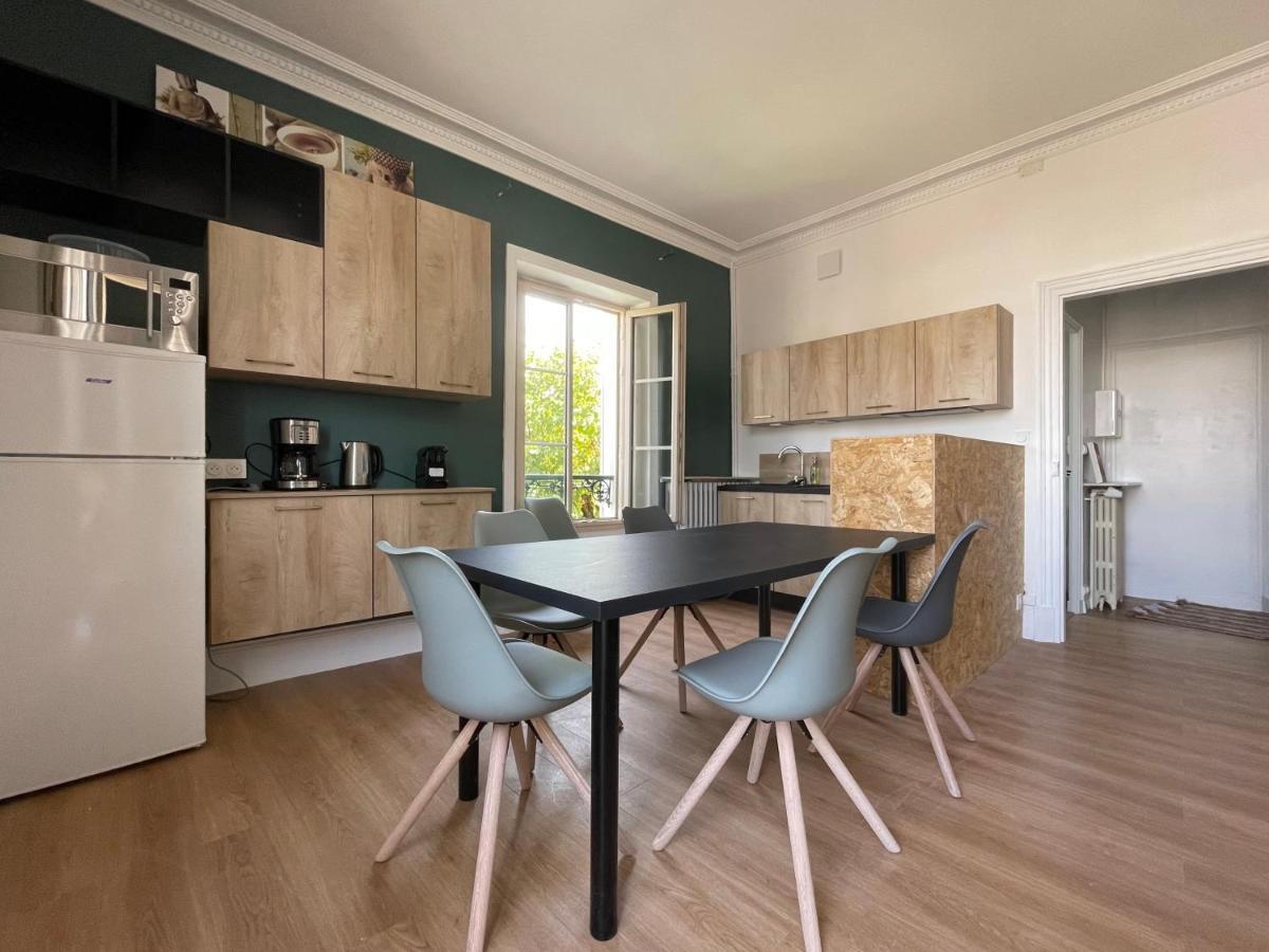 Le Logis De La Place Туар Екстериор снимка